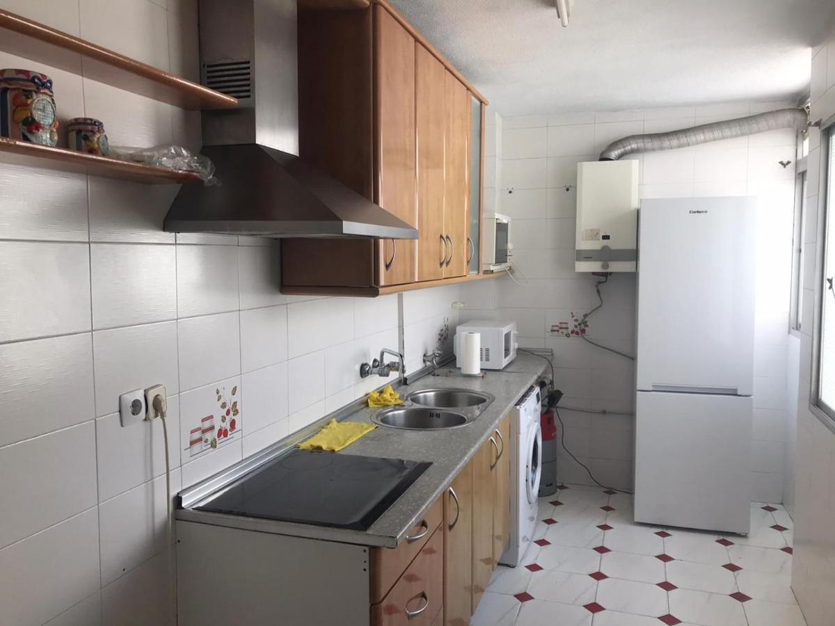 4 Dorm Cerca De Playa Y Centro Ciudad Apartment Malaga Bagian luar foto