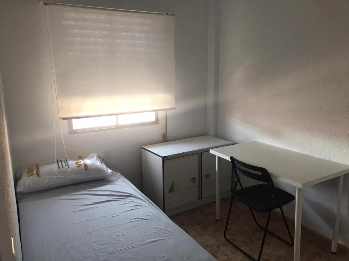 4 Dorm Cerca De Playa Y Centro Ciudad Apartment Malaga Bagian luar foto